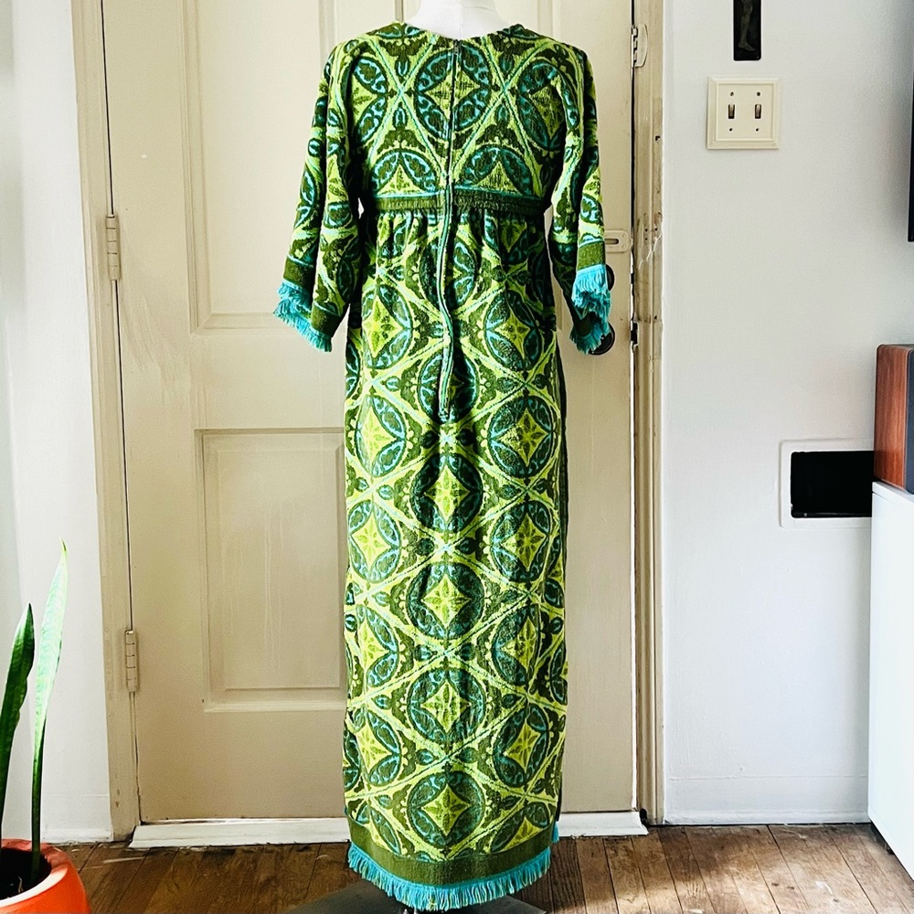 1970’s Hiltons terrycloth coverup/robe. - Picture 3 of 9